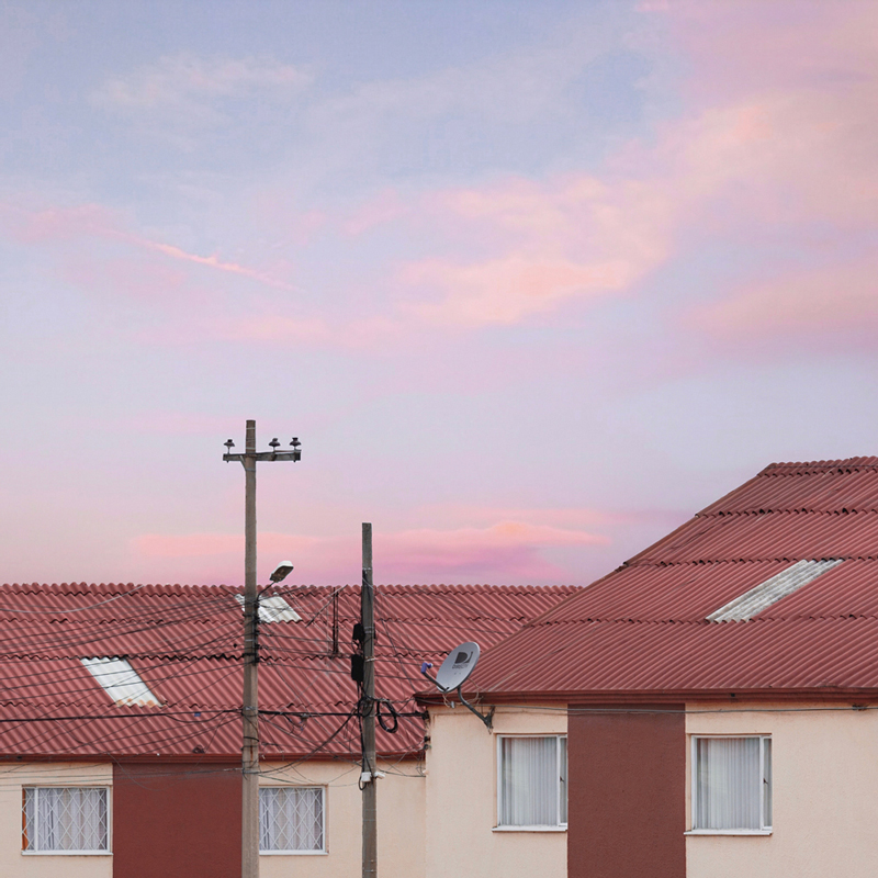 Fotografía arquitectura casas y el cielo rosado