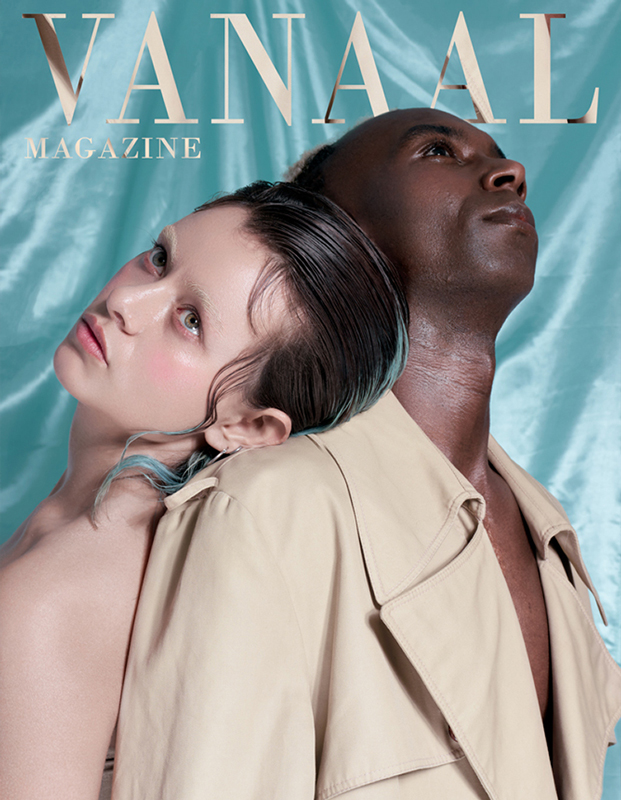 Portada editorial beauty de una mujer de tez blanca con el cabello azul en el hombro de un hombre de tez negra.